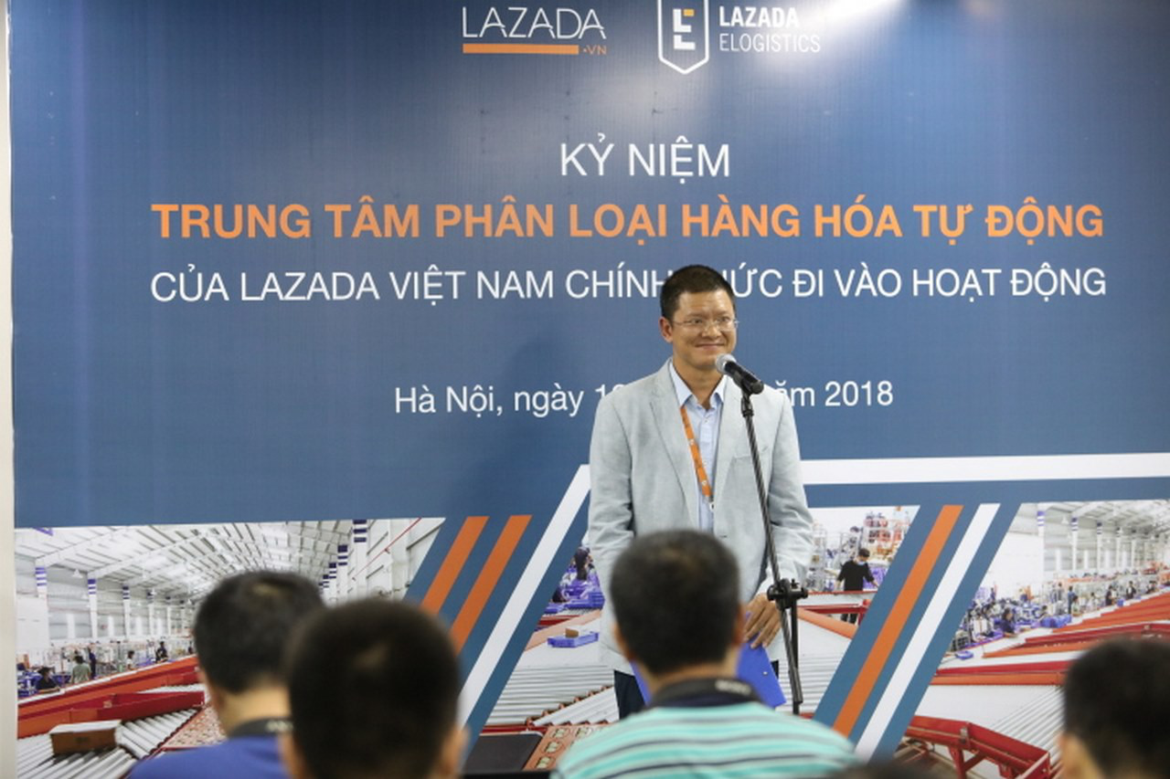 Lazada “khoe” hệ thống phân loại hàng tự động bằng robot, sai sót gần như bằng 0